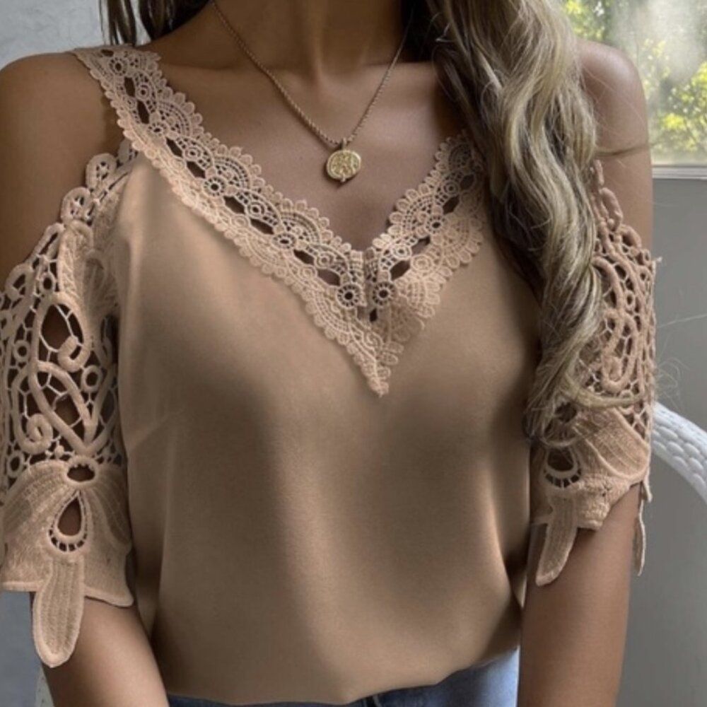 3/$30***Boho Camel Lace Top Size Small EUC